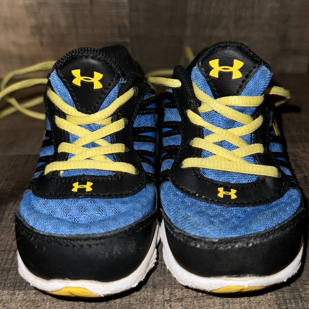 UNDER ARMOUR INFANT SNEAKERS- size 5 - Picture 1 of 10